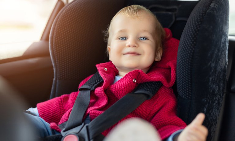 Kindersitz-AdobeStock_320672540.jpeg